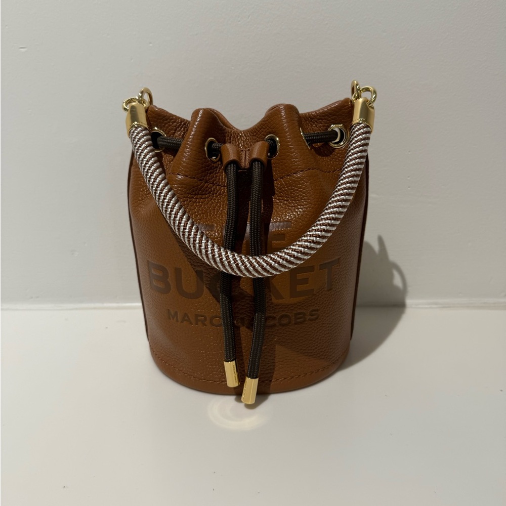 NWT Marc Jacobs The Bucket Bag argan oil